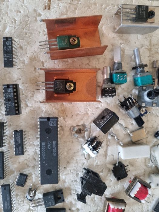 Pachet dif piese, componente, Integrate, etc. Perfecta stare.