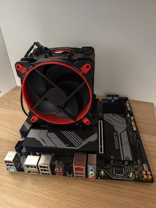 Kit CPU Ryzen 7950X  și placa de baza