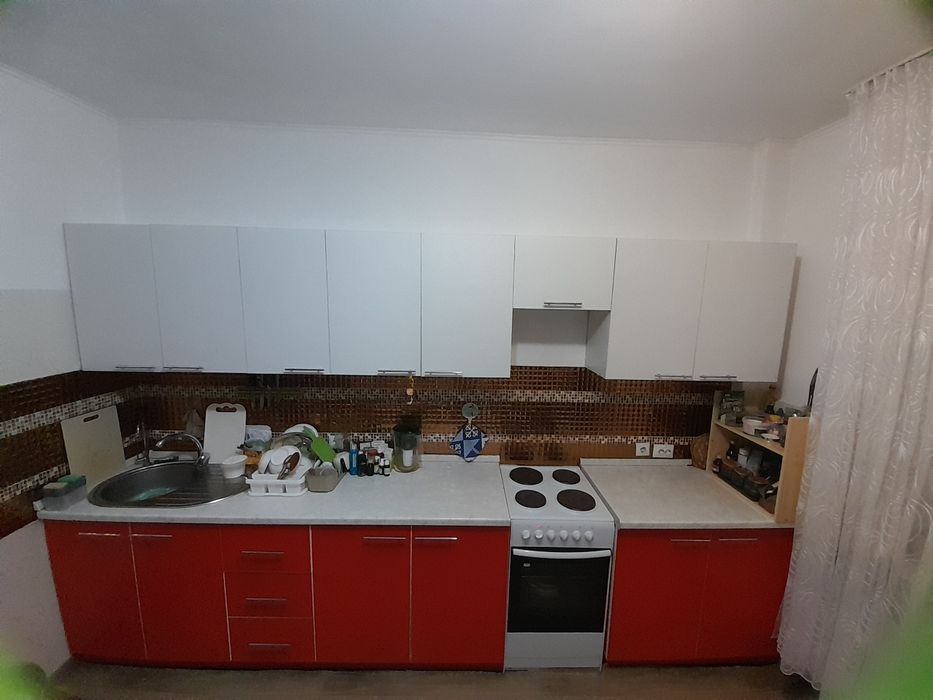 Продам кухню шириной 3 метра 68 см.Три шкафа верхних и нижних