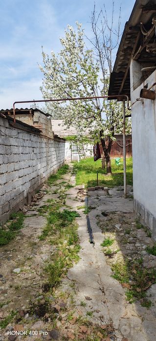 Qibray markazida 4.7 sotixli hovli sotiladi 1 liniya