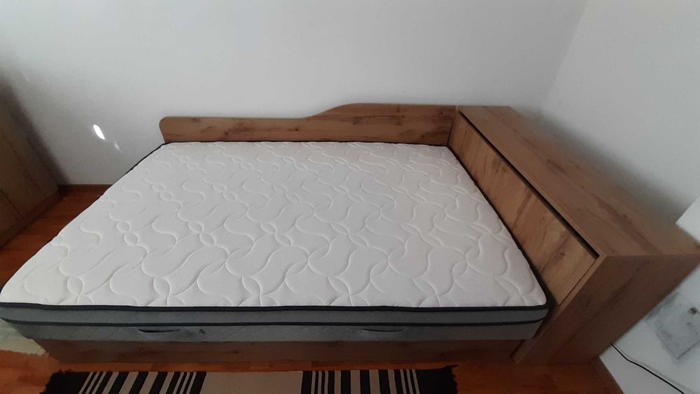 Легло с матрак и ракла