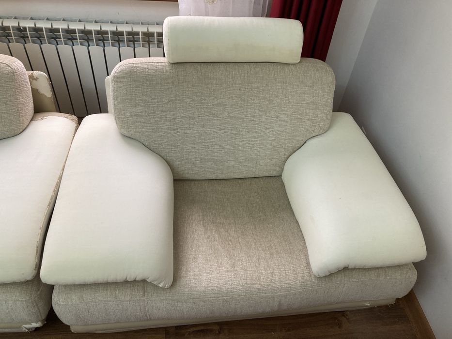 Диван-кровать и два кресла