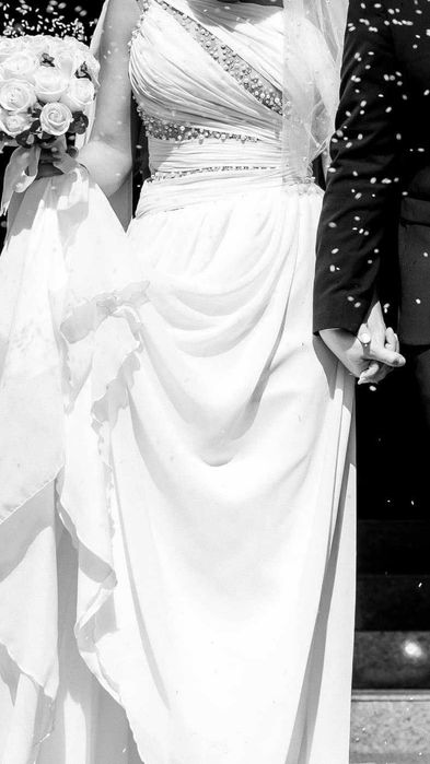 Rochie mireasa cusuta manual cu perle + voal cu perle (marime 34/36)