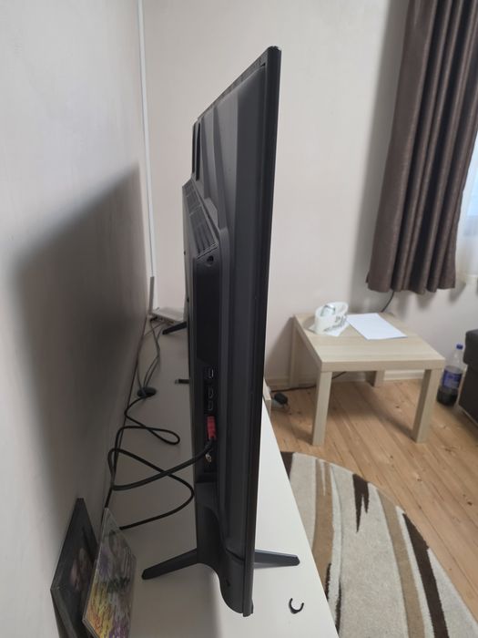 Продавам  55 инчов телевизор Hisense 55E7NQ PRO