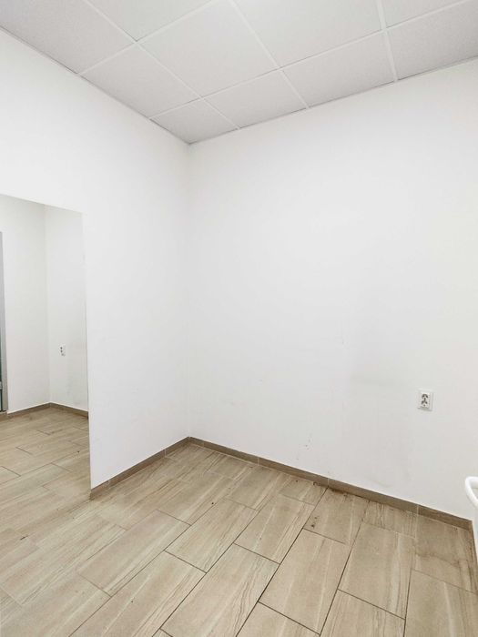 Офис/ Търговско помещение под наем