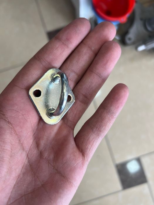 Фурнитура сотилади