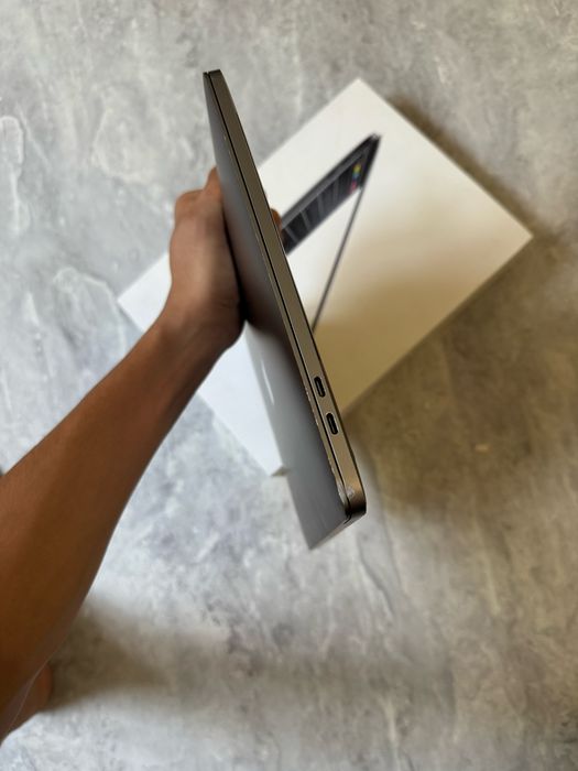 MacBook pro 13 256/8gb