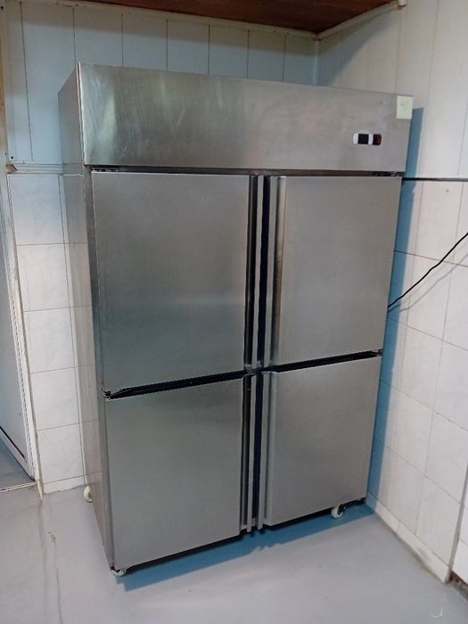 Хладилен шкаф двоен
