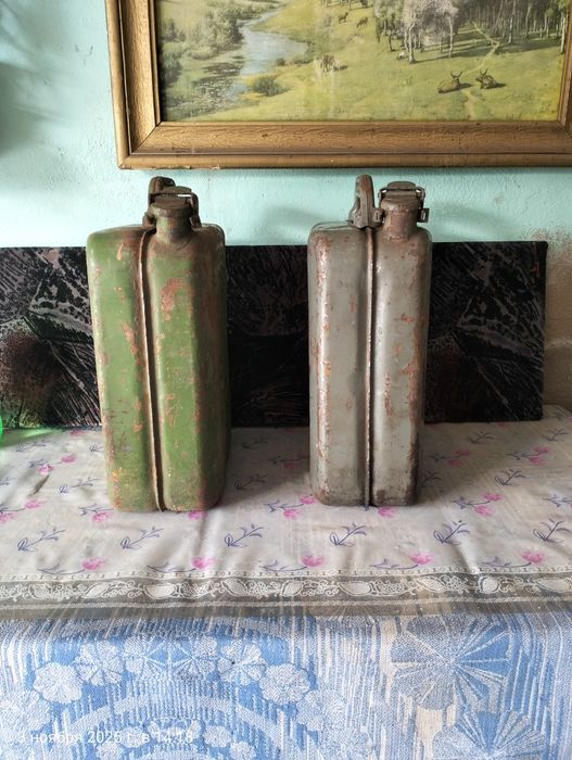 Продам канистры 12л