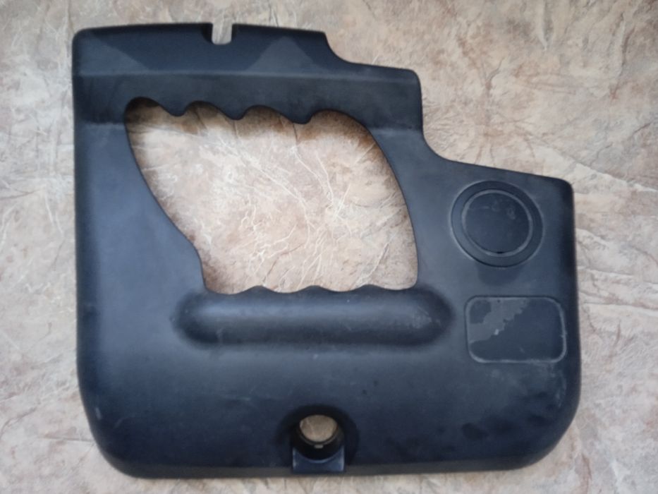 Крышка двигателя пластиковая