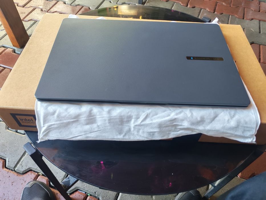 laptop asus i3 generatia 13 ca nou