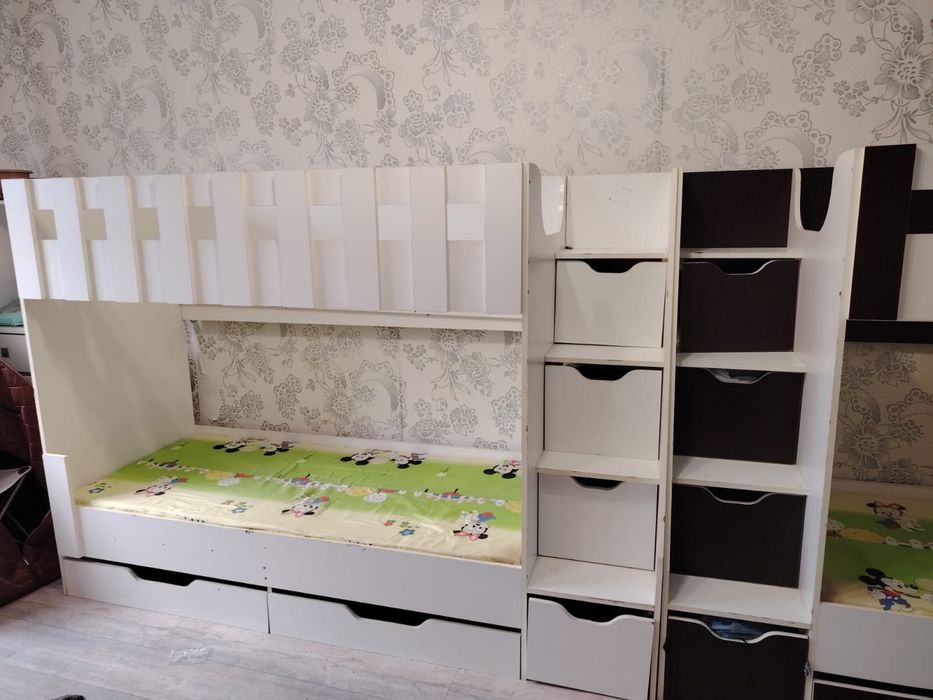 Продается две детский двухэтажный с матрасом