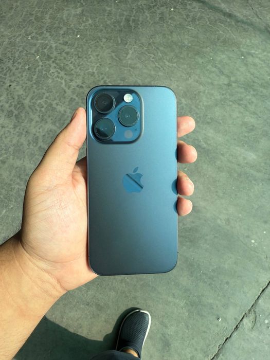 iPhone 15 pro blue