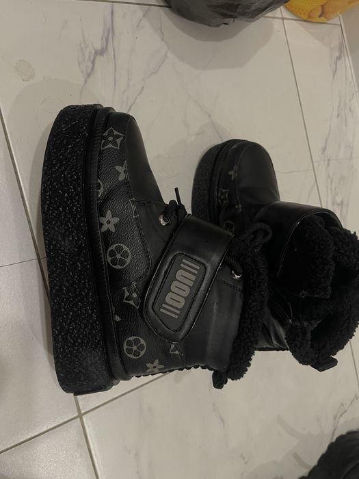 Продам зимние детские ботинки