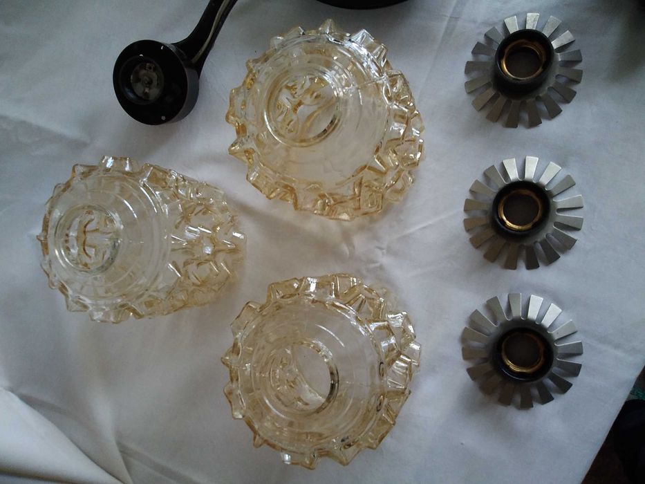 Продавам полилей тройка с медни орнаменти