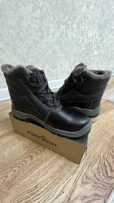 Зимняя спец.ботинка 43 размер