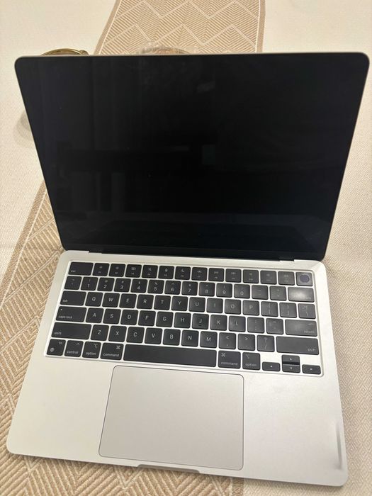 Macbook Air m2 8/256  Аккумулятор 90%