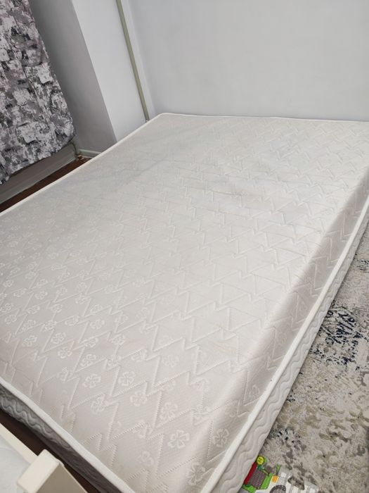 продам матрас в хорошем состоянии.