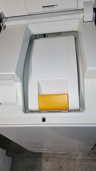 Пералня Miele Softronik с горно зареждане пчелна