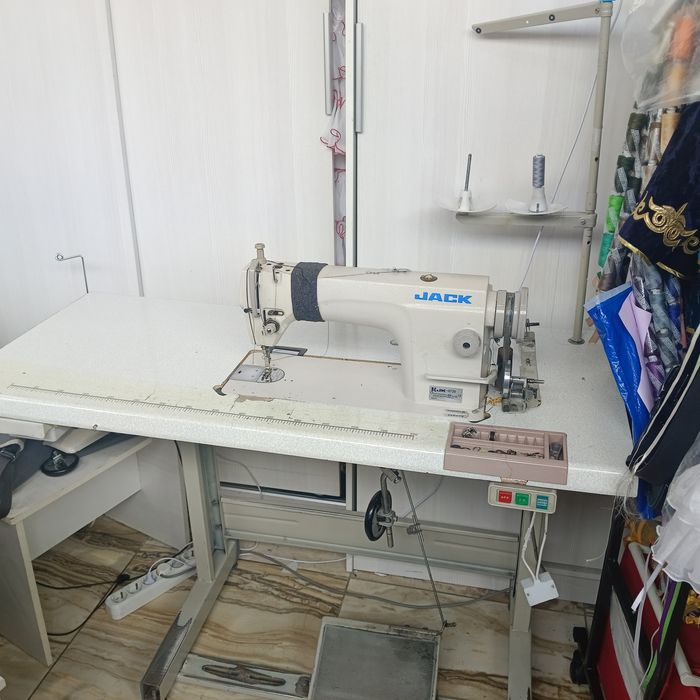 Срочно продам швейную машинку