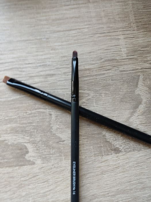 Различни четки за грим