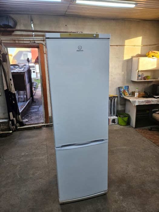 Холодильник Индезит в хорошем состоянии