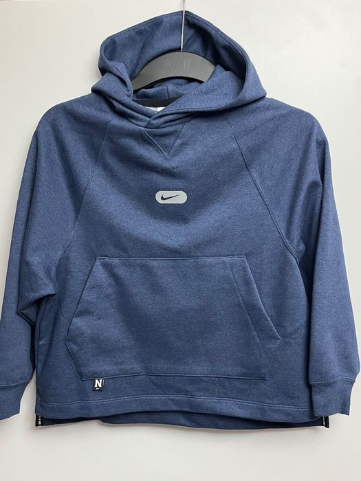 Син суитчър на Nike