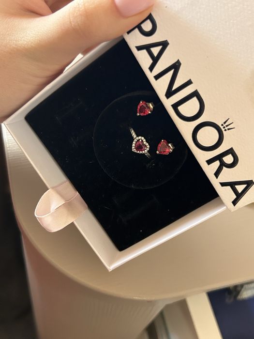 Оригинальные кольцо и серьги Pandora вместе с коробкой.