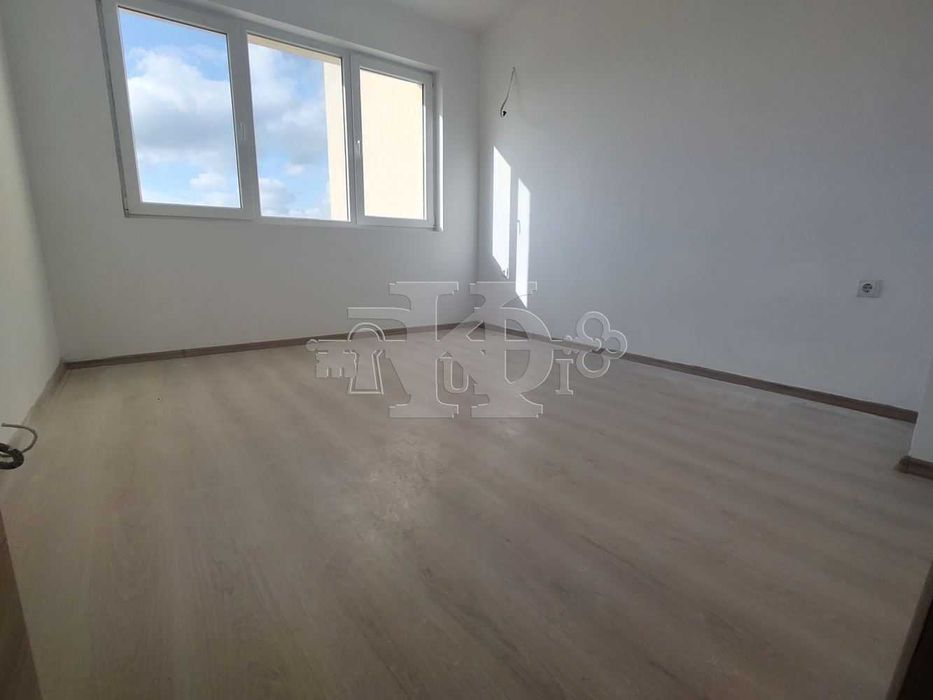 Продава се Четиристаен апартамент в Добрич, Център - 133 кв.м за 487 €/кв.м - Снимка #10