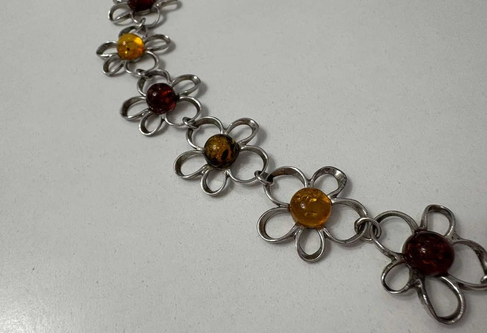 Серебряный браслет с янтарём