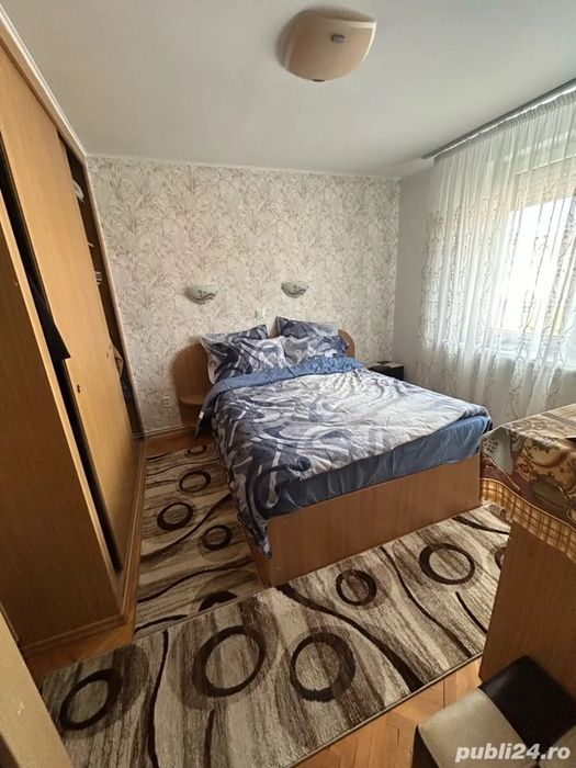 Propietar vind apartament cu 3 camere decomandat confort 1 in zona centrala in Medias