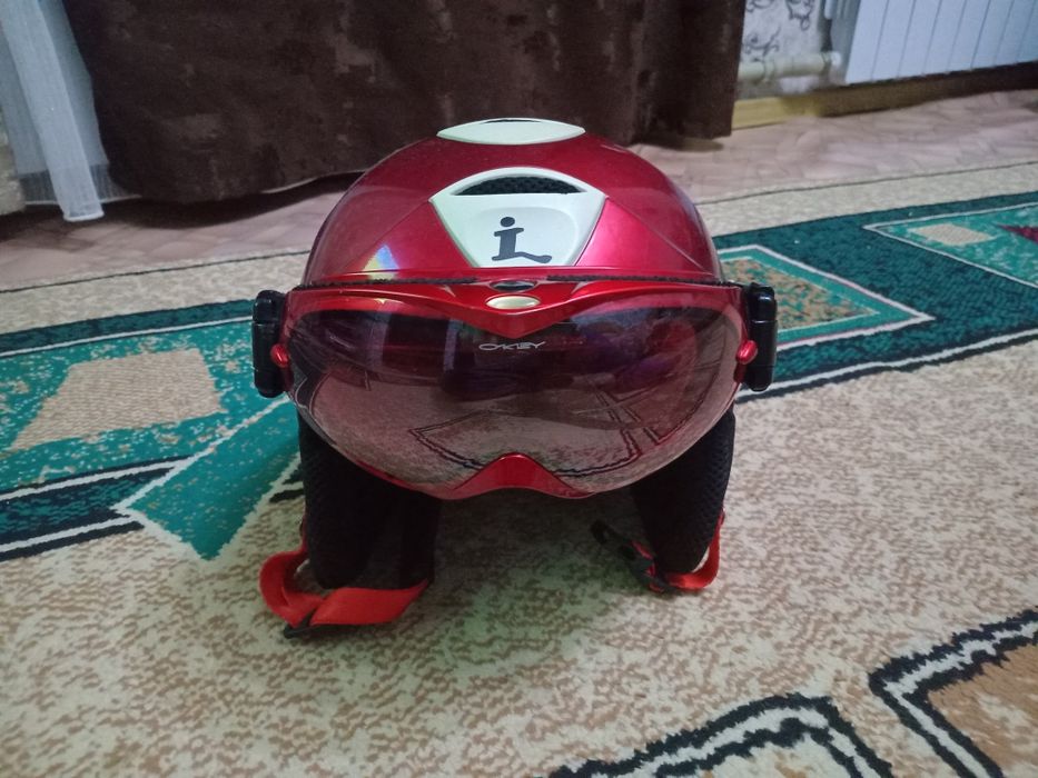 Шлем горнолыжный