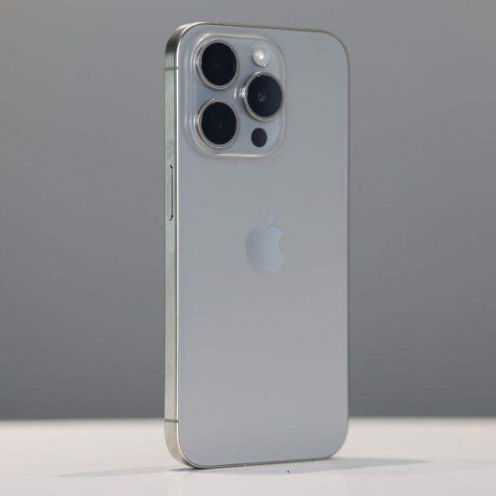 Apple iPhone 15 ProMax 256Gb Natural Titanium (ёмкость батареи 85%)