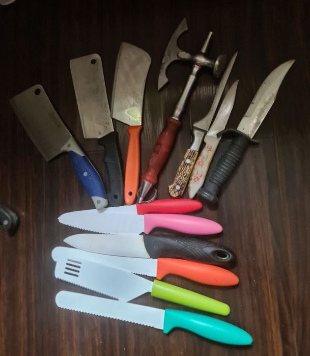 Cuțite folosite dar în stare foarte bună.