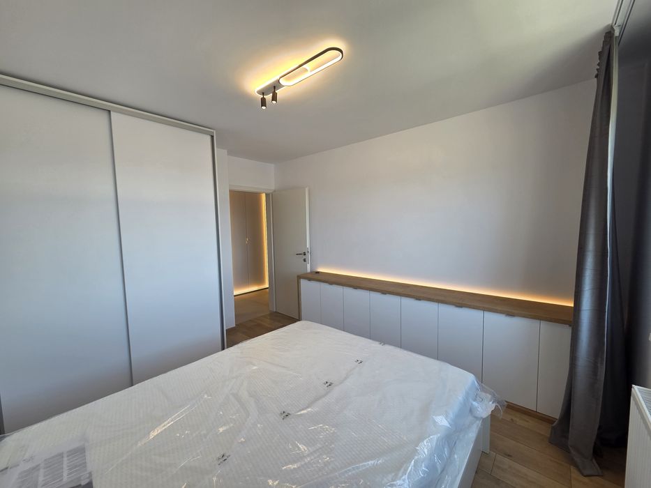 Inchiriez apartament cu 3 camere