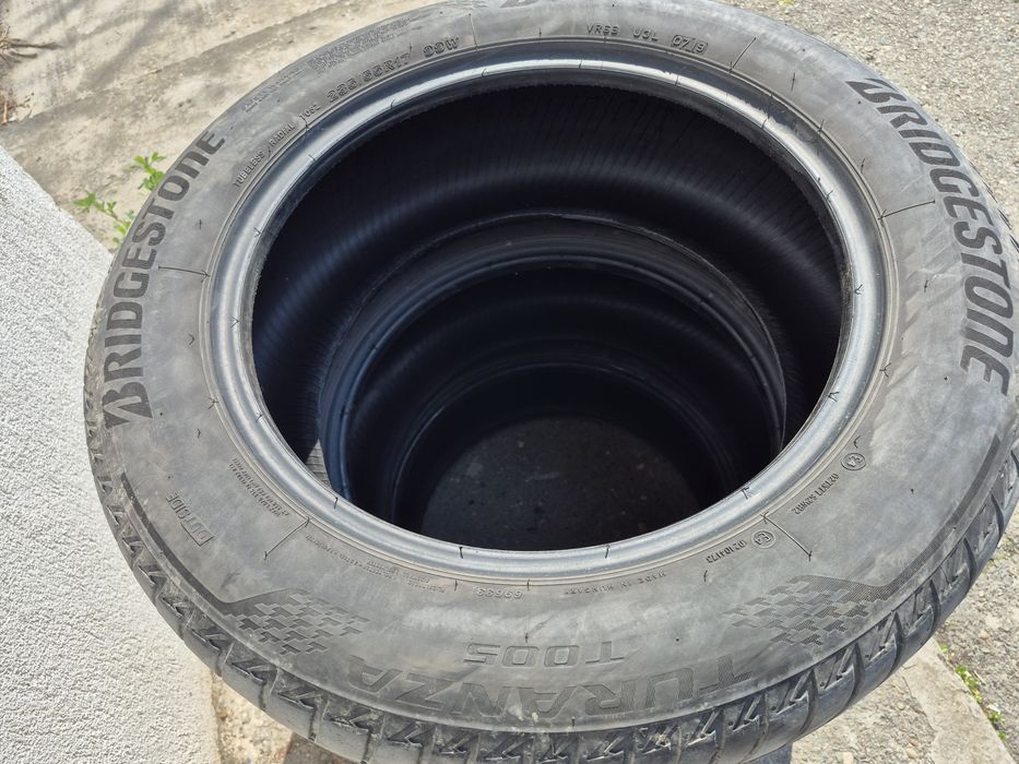 Vand 3 Anvelope BRIDGESTONE ,dimensiunea 235/55/17,99w,TURANZA,T005