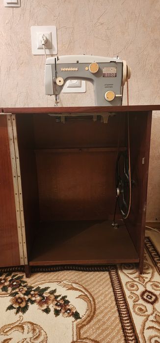 Продам швейную машину немецкую ВЕРИТАС 8014/35