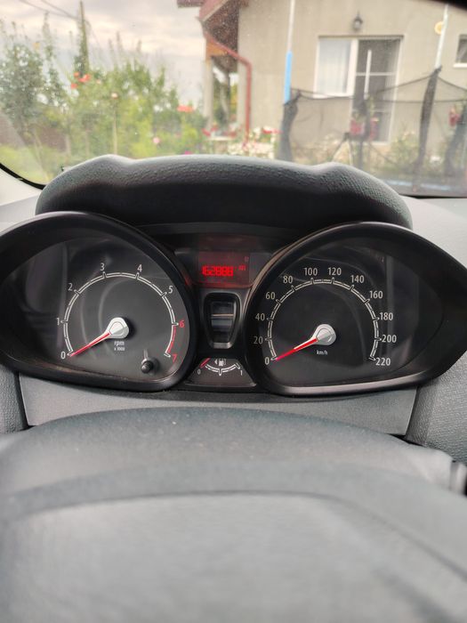 Vând Ford Fiesta an 2012 1.2