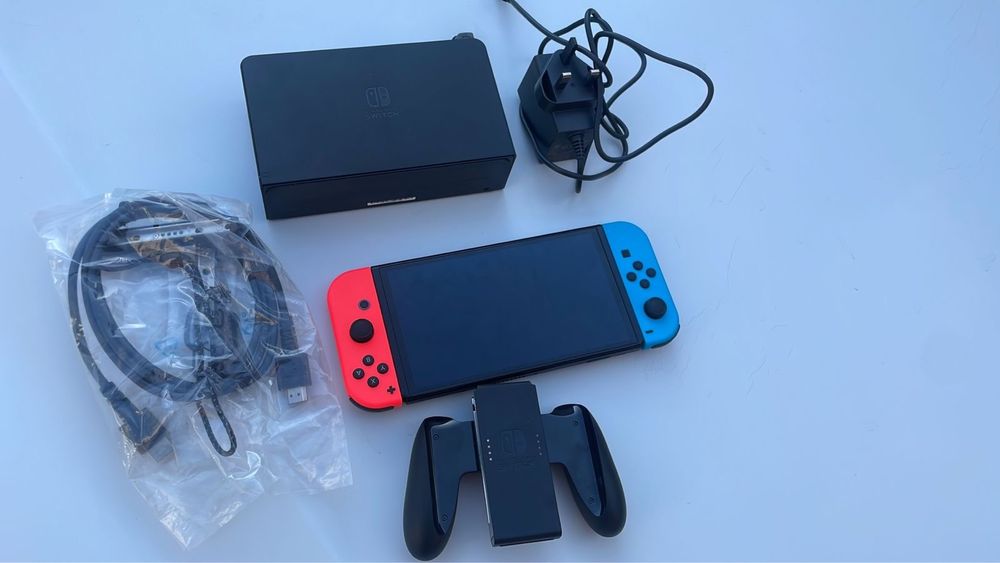 Игровая приставка Nintendo Switch OlED красный-синий