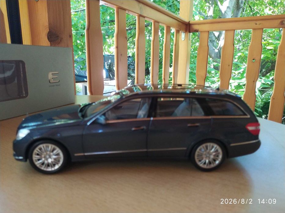 1:18 Метален модел на Mercedes S212 E-Klasse T-Modell / Tenorit Grau / 2009- Minichamps