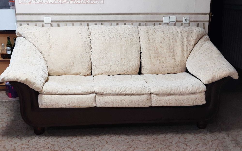 Мягкая мебель  ( диван и 2 кресла)