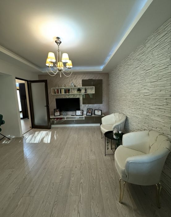 De închiriat apartament cu 2 camere