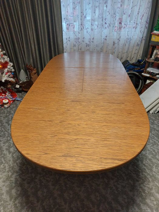 Masă din lemn masiv