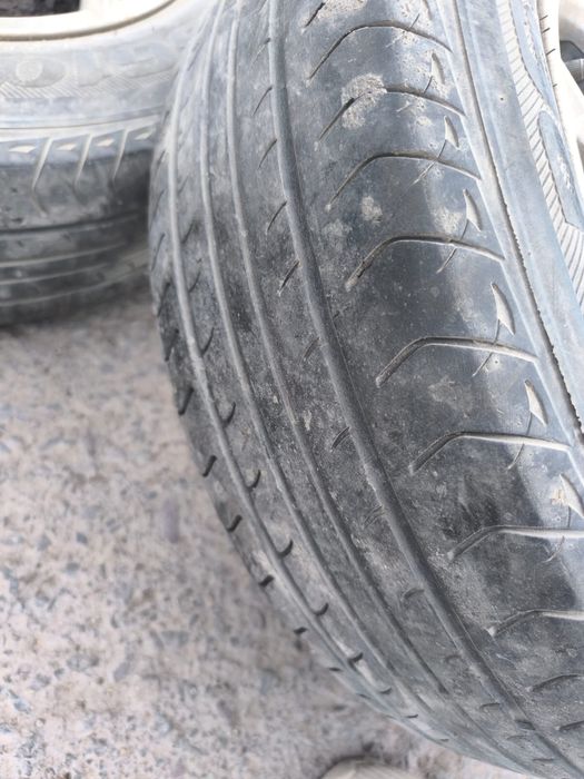 Продам автошины комплект с дисками 195/65/15