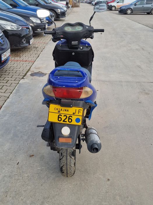 Vând scuter cu toate actele  de 50cc 4t