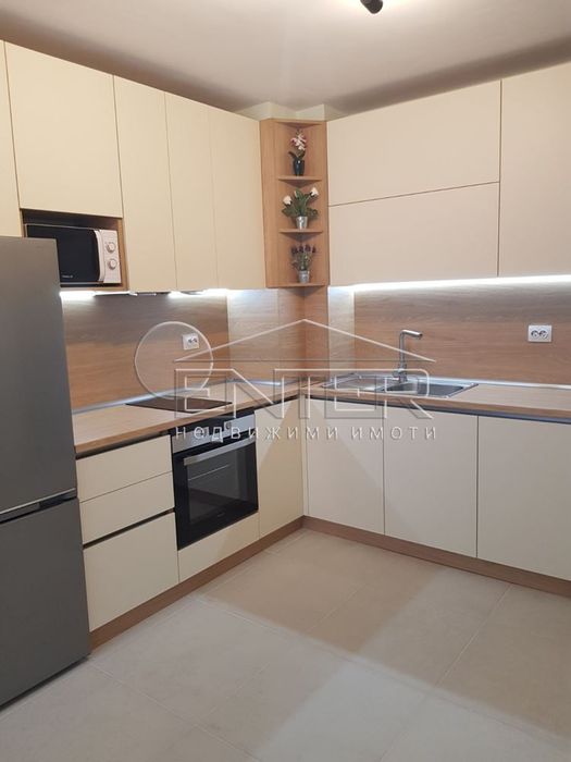 Дава се под наем Тристаен апартамент в Варна, Цветен квартал - 75 кв.м за 650 € - Снимка #1