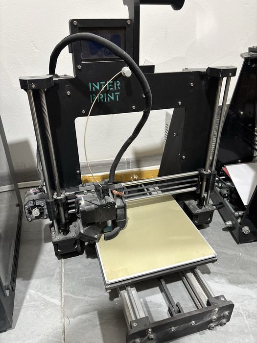 3д принтеры, печатающие из пластика.