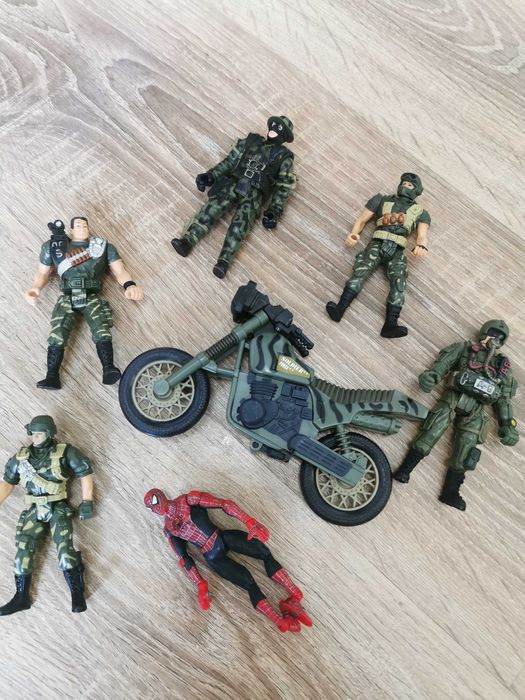 Продавам детски играчки уникат  от Германия - полицай на сафари,