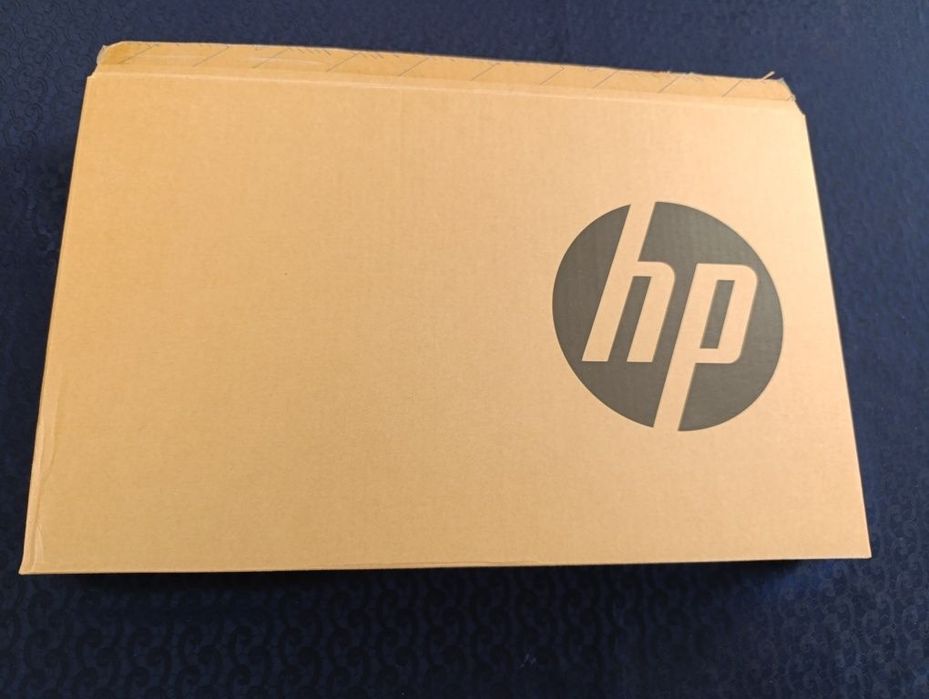 Vând laptop HP nou nefolosit cu Windows 11 pro 25H2 instalat cu licență,office pro plus cu licență,cu toate driverele instalate de Microsoft. Nu
