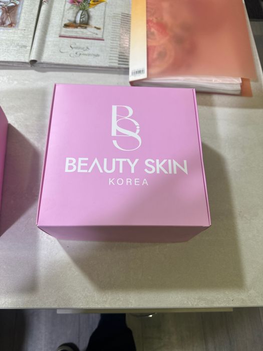 Гул учун подарочный пакетлар.  Бренд номи езилган  бумажный пакетлар